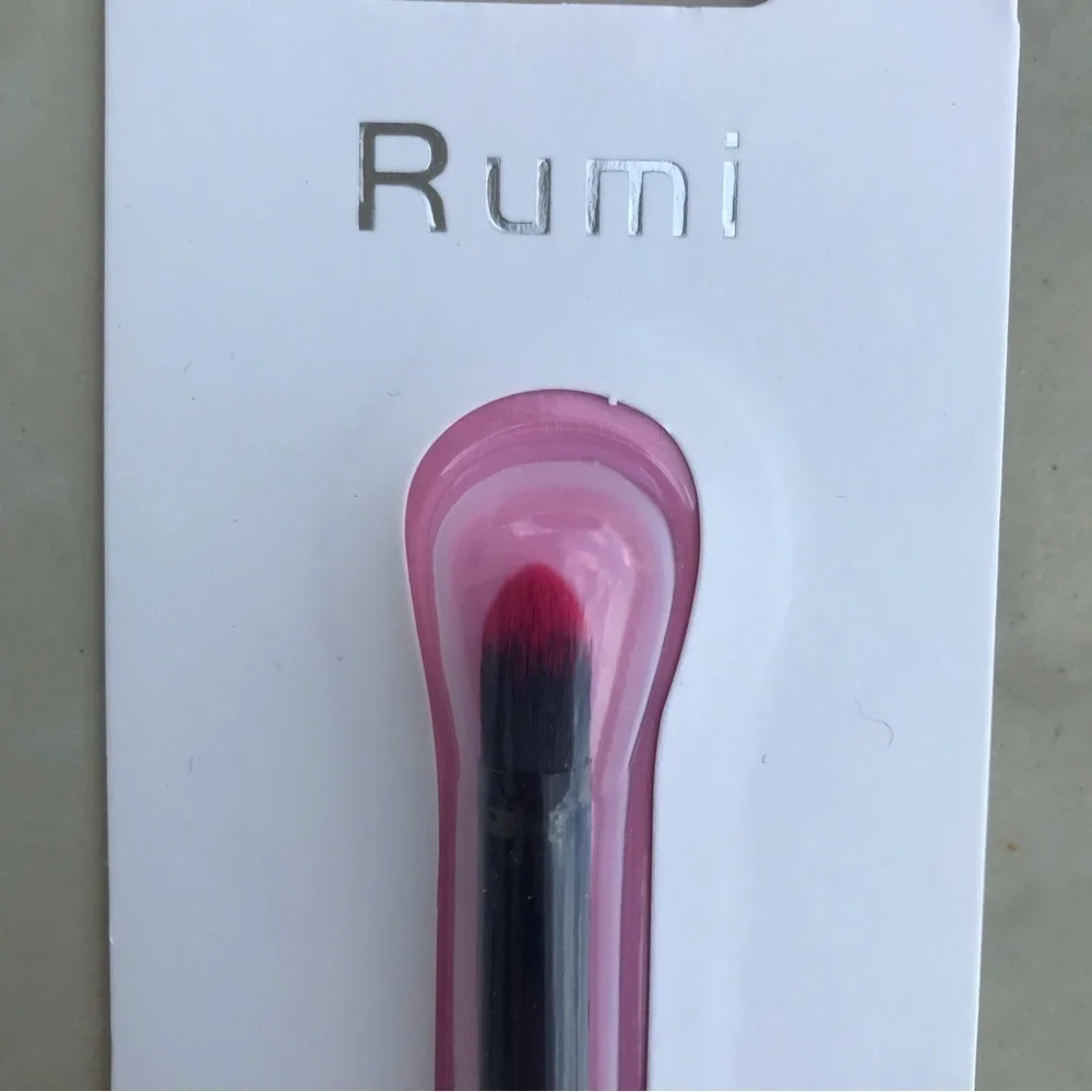 Rumi Mermaid Tail Flat Shader Eyeshadow Brush Silver NWT